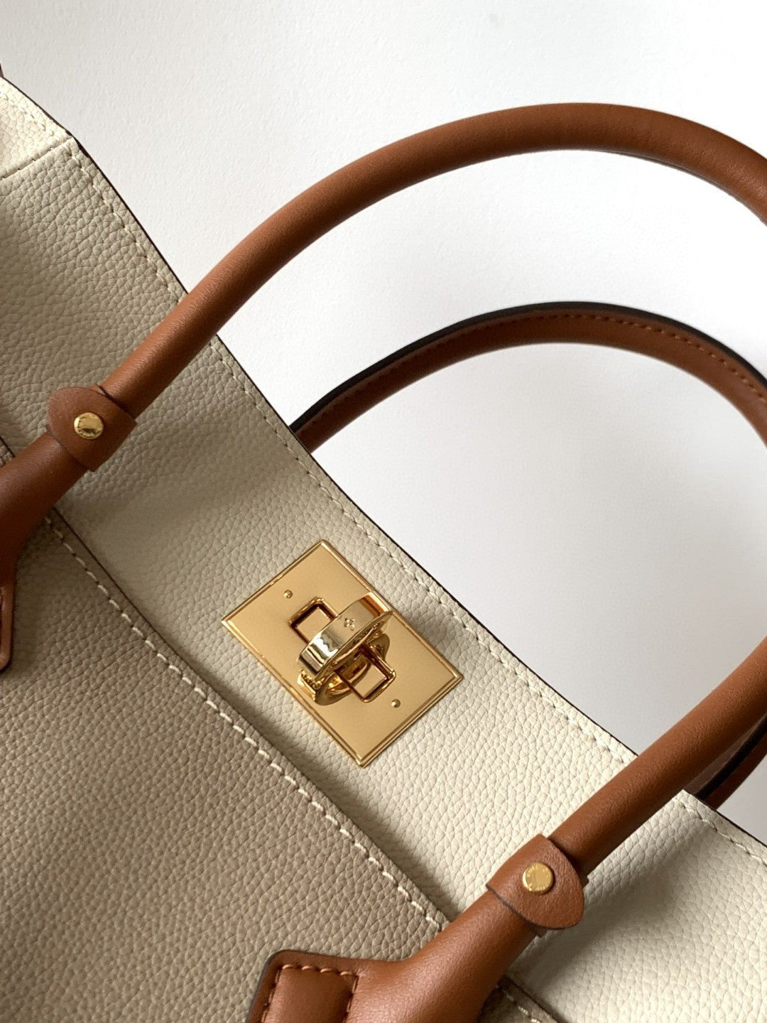 Louis Vuitton M57728 On My Side PM 30cm