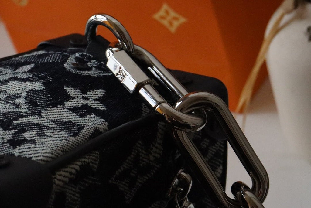 Louis Vuitton Soft Trunk 19cm Blue-White