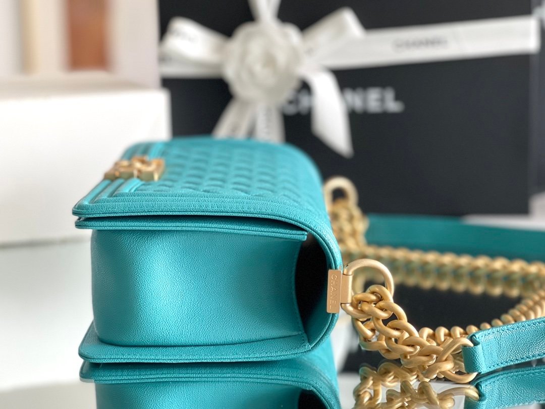Chanel Medium Classic Flapbag 25cm Blue