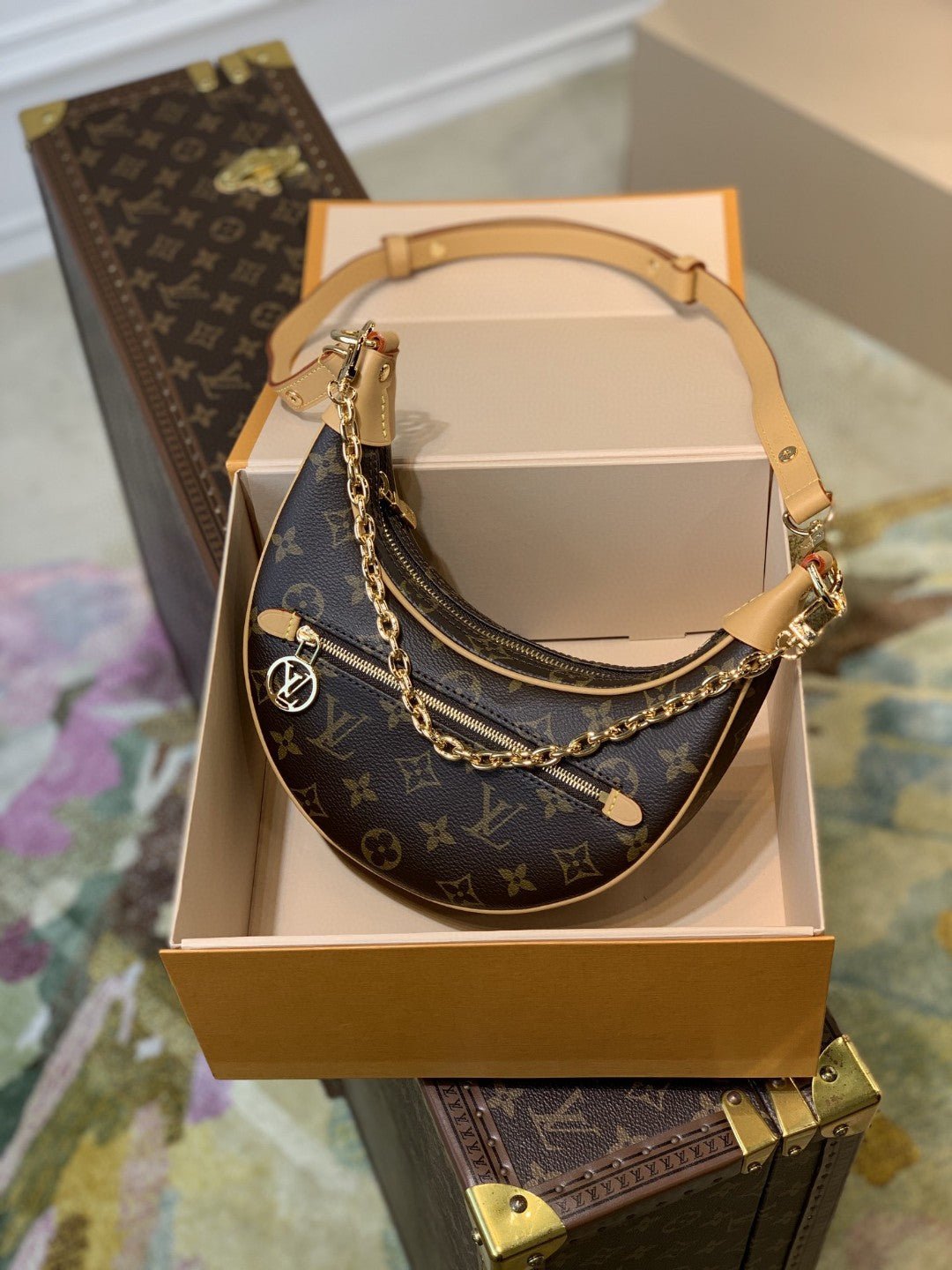Louis Vuitton M81098 Loop 24cm Brown