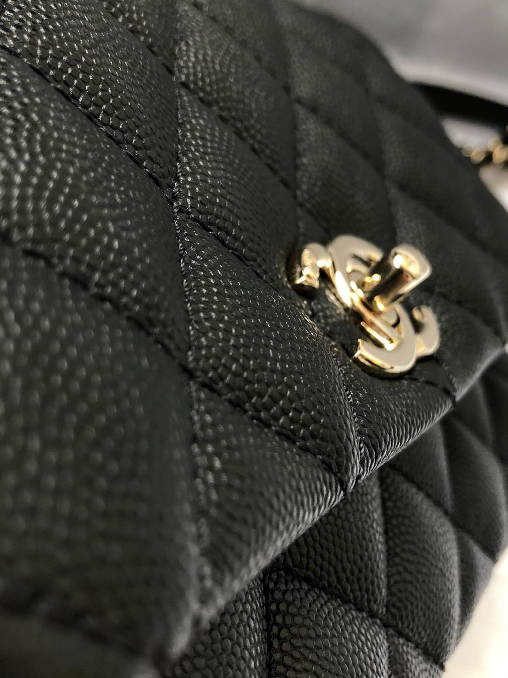 Chanel Classic Mini Flapbag 19cm Black