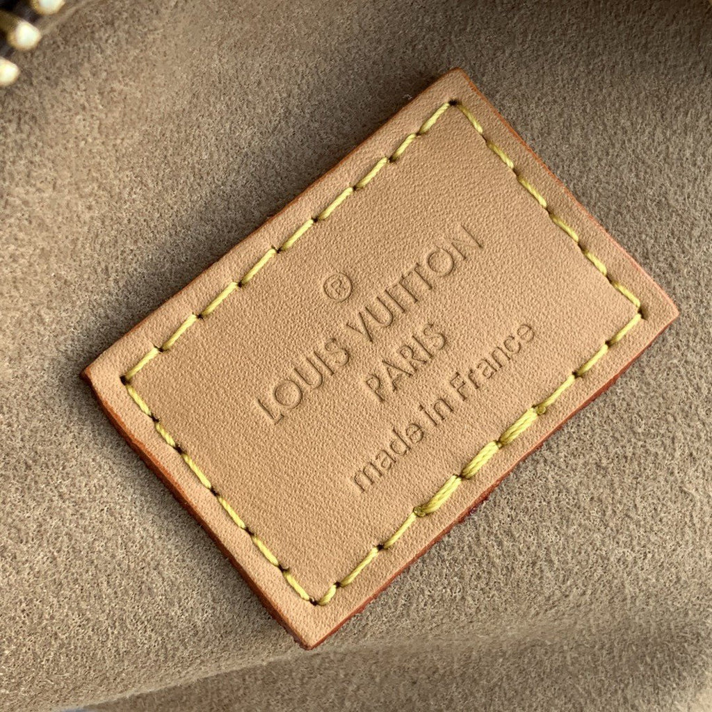 Louis Vuitton M81098 Loop 24cm Brown