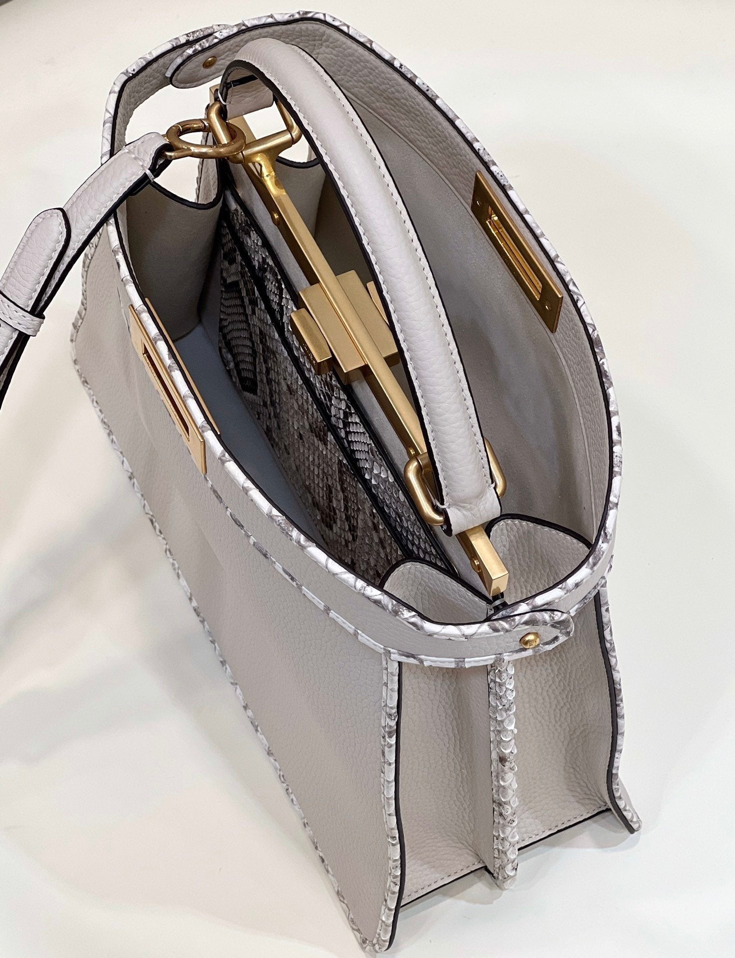Fendi Peekaboo Iseeu Medium 33cm