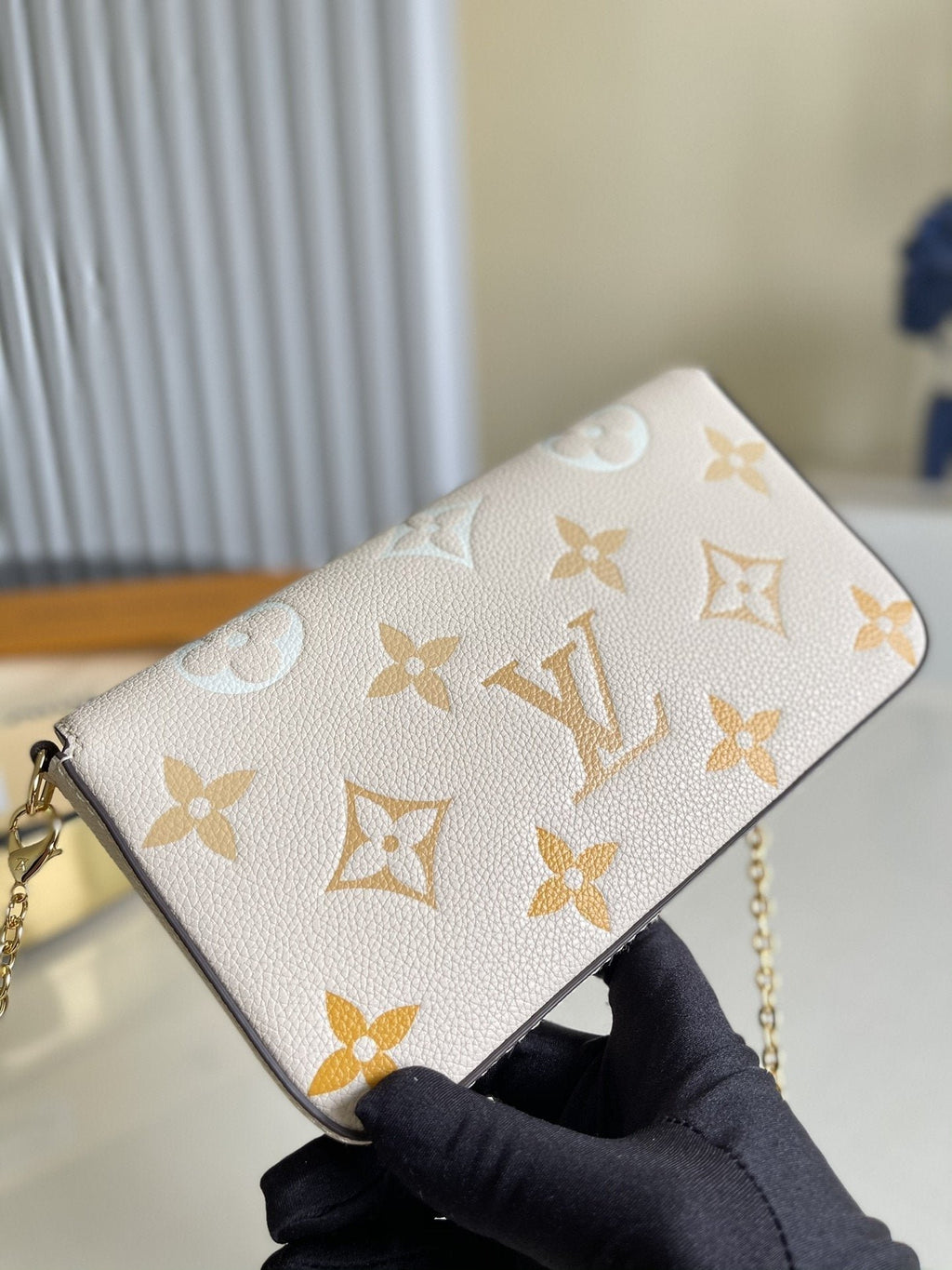 Louis Vuitton Pochette By The Pool 21cm White