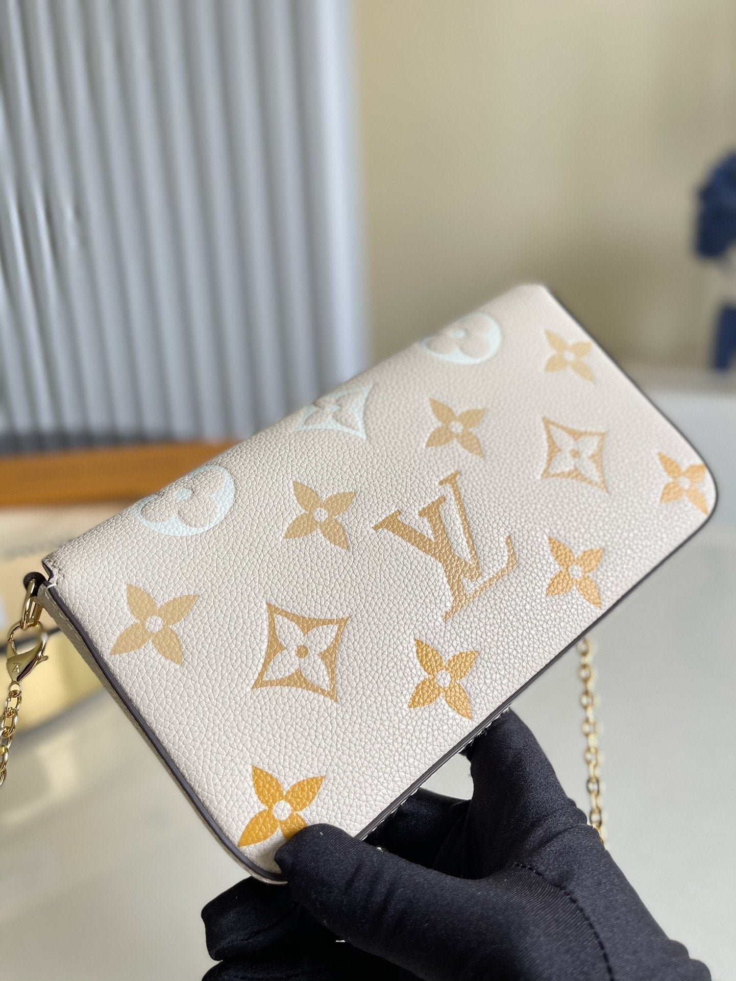 Louis Vuitton Pochette By The Pool 21cm White