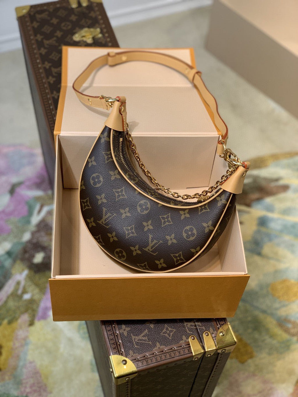 Louis Vuitton M81098 Loop 24cm Brown