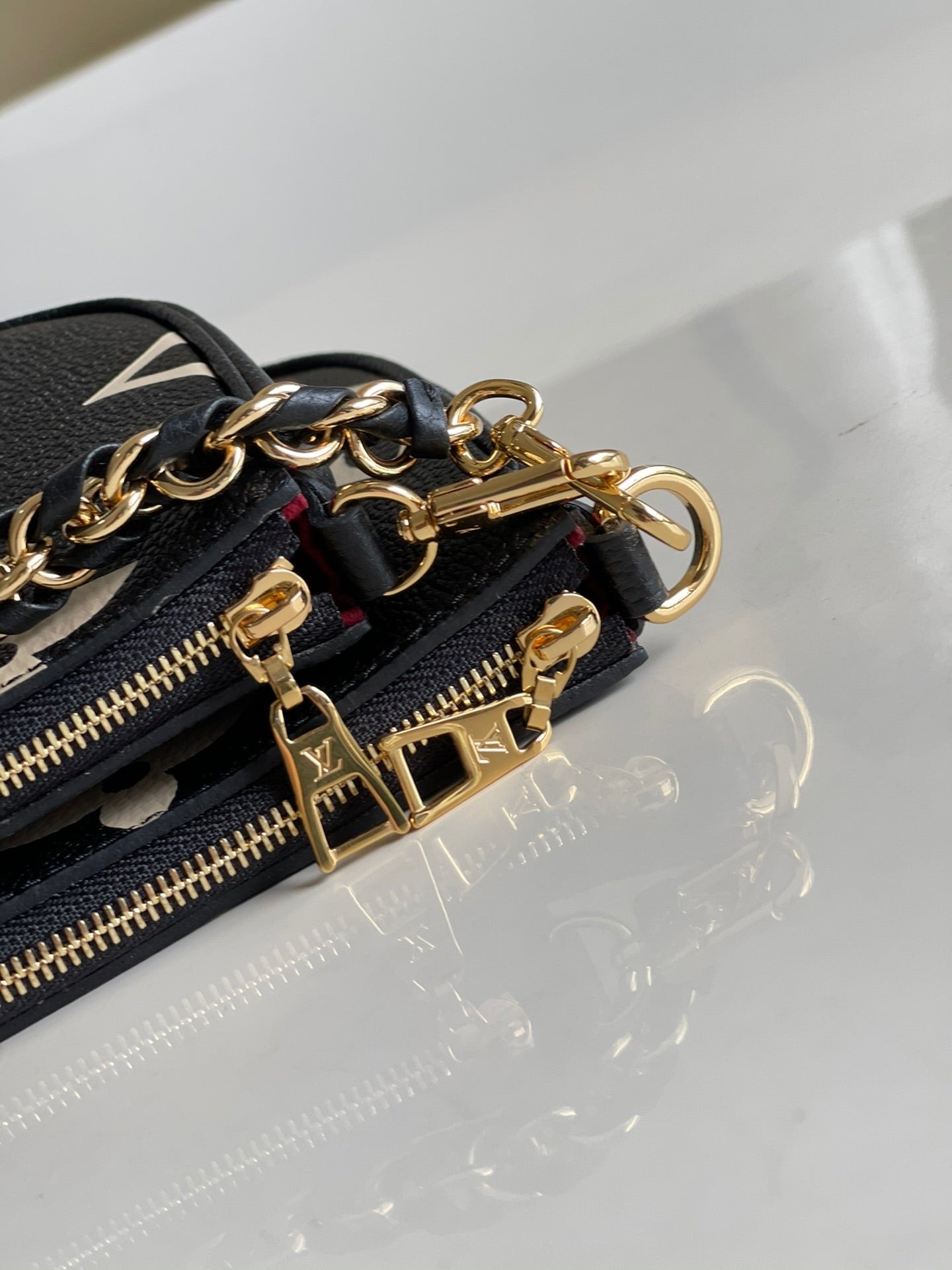 Louis Vuitton Multi Pochette Crossbody Bags 24cm Black