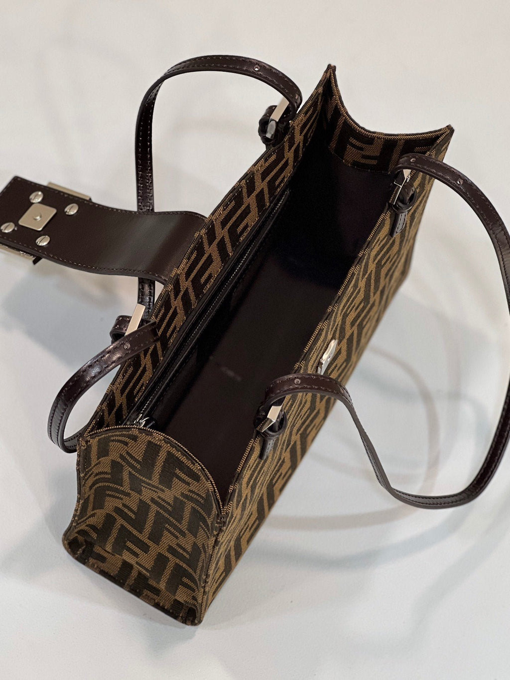 Fendi Baguette Tote 28cm Brown