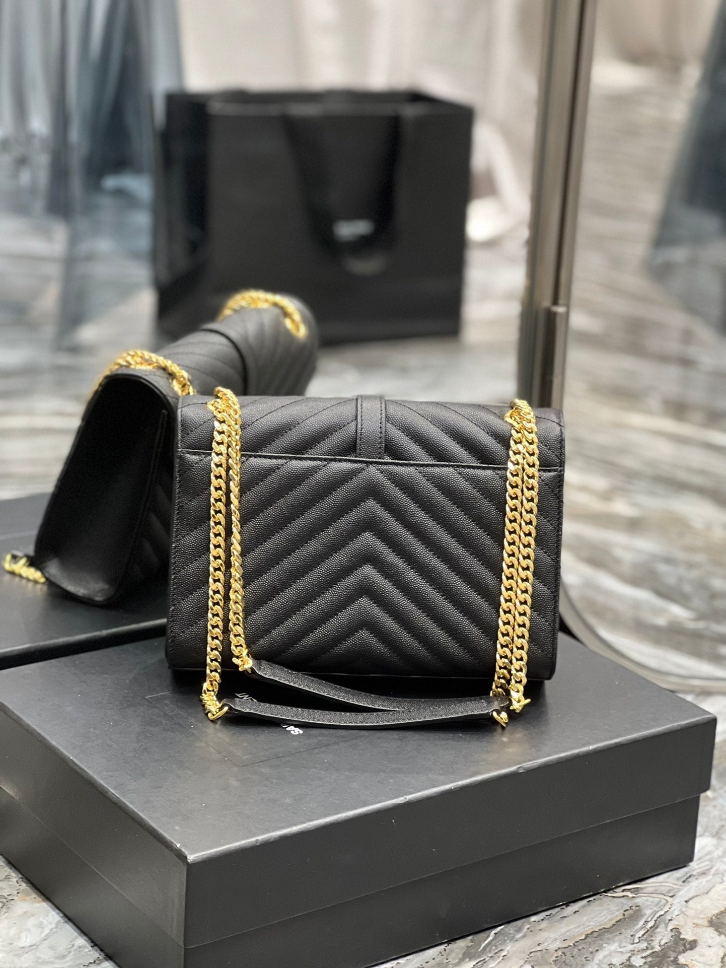 Saint Laurent College Medium Chain Bag 24cm Black