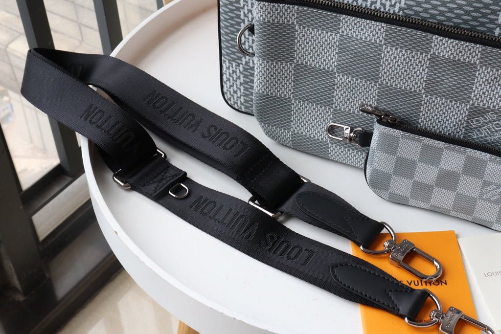 Louis Vuitton M69443 Trio Messenger 25cm