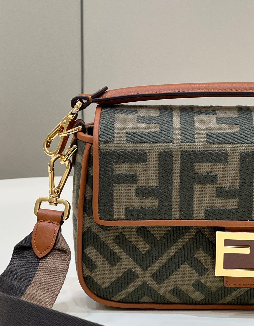 Fendi Baguette Midi 27cm Brown