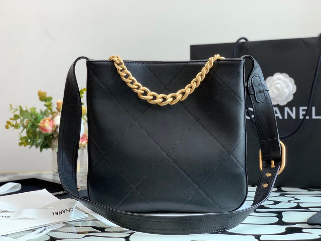 Chanel Co-Co Shoulder Bag With Gold Hardware Chain 29cm Black