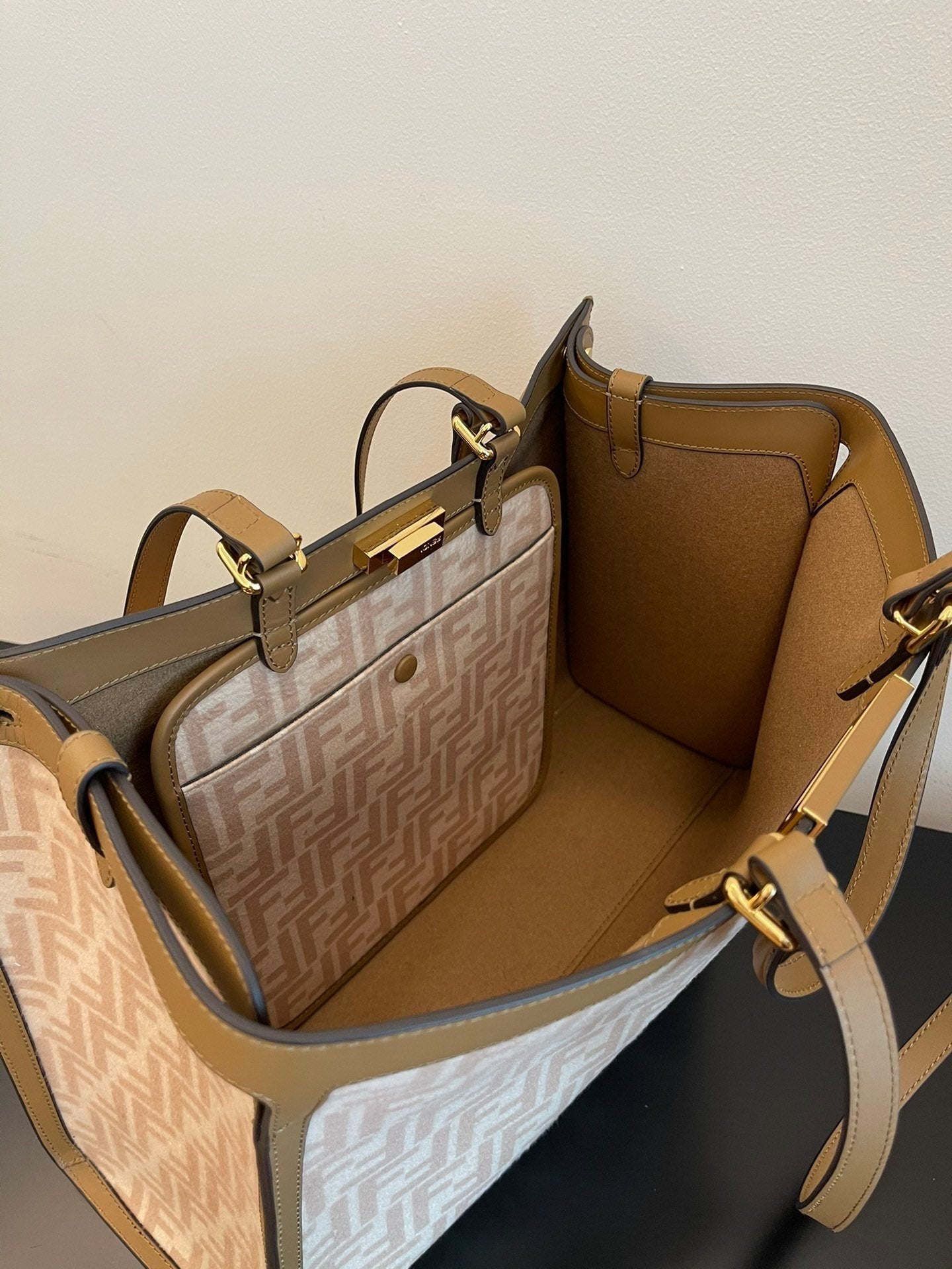 Fendi Peekaboo X-tote Bag 41cm Beige