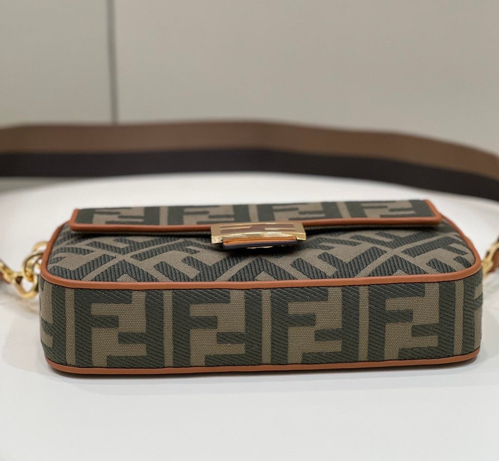 Fendi Baguette Midi 27cm Brown