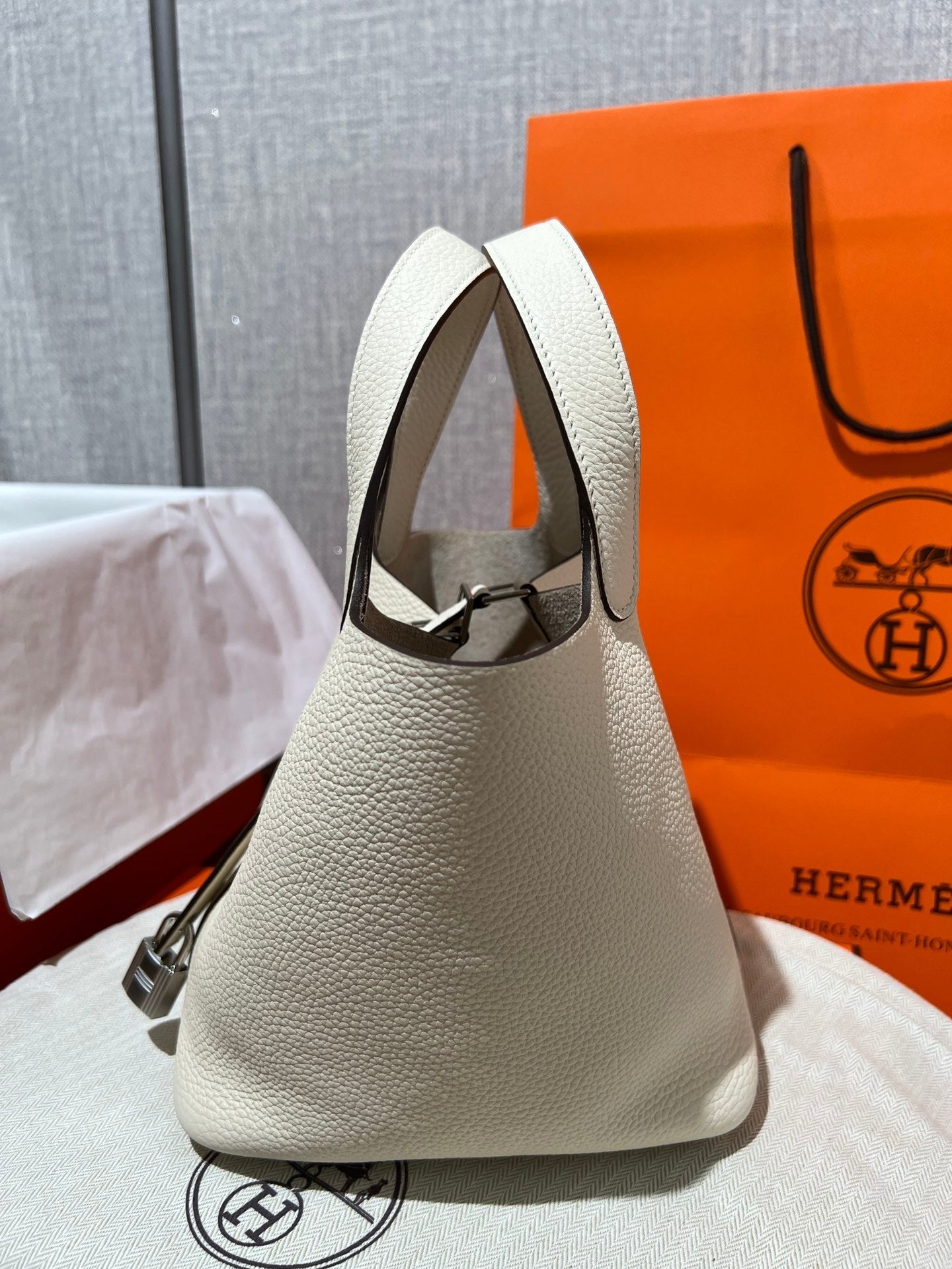 Hermes Picotin Lock 18 White Bag For Women, Women’s Handbags 7.1in/18cm