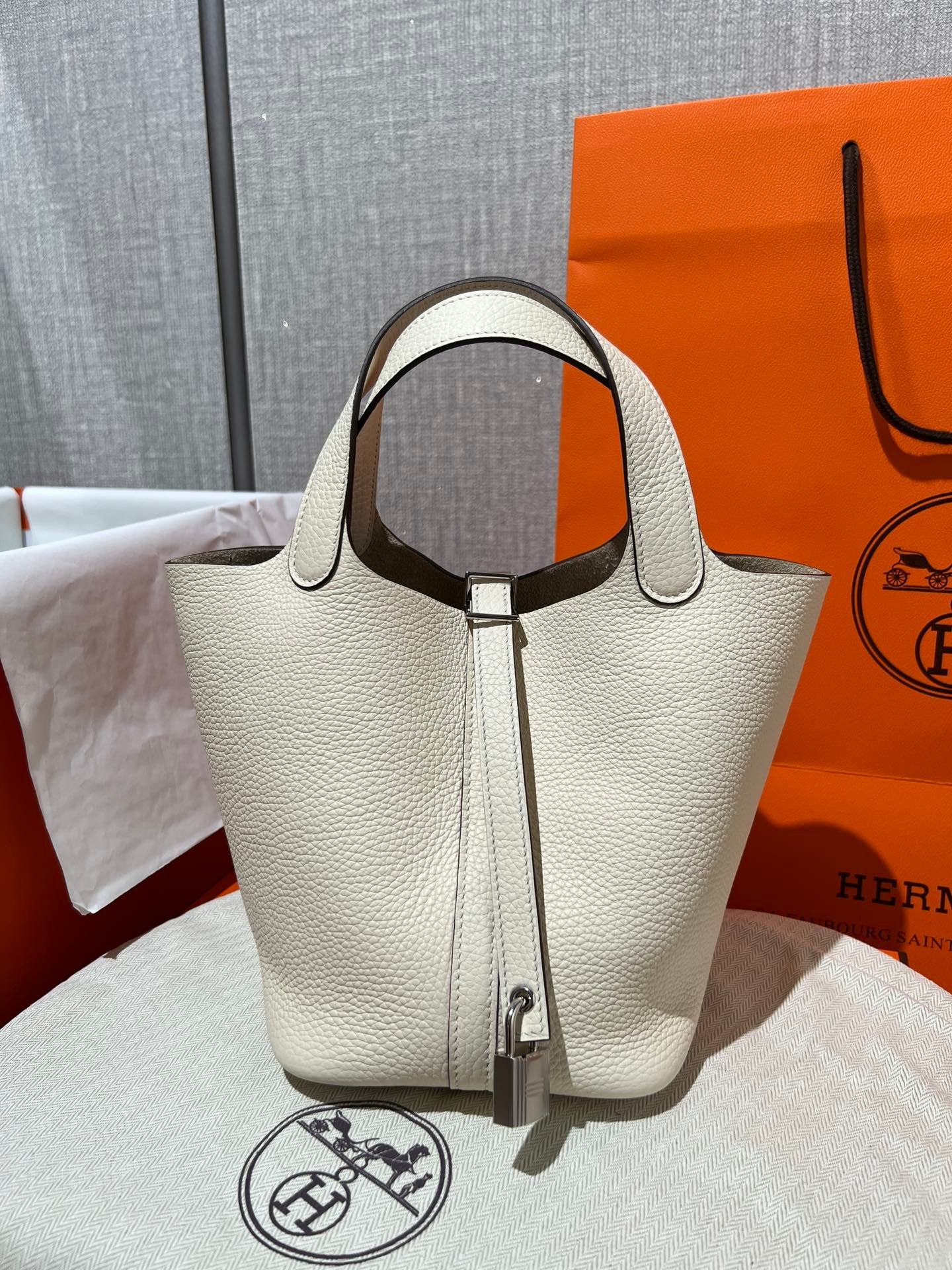 Hermes Picotin Lock 18 White Bag For Women, Women’s Handbags 7.1in/18cm