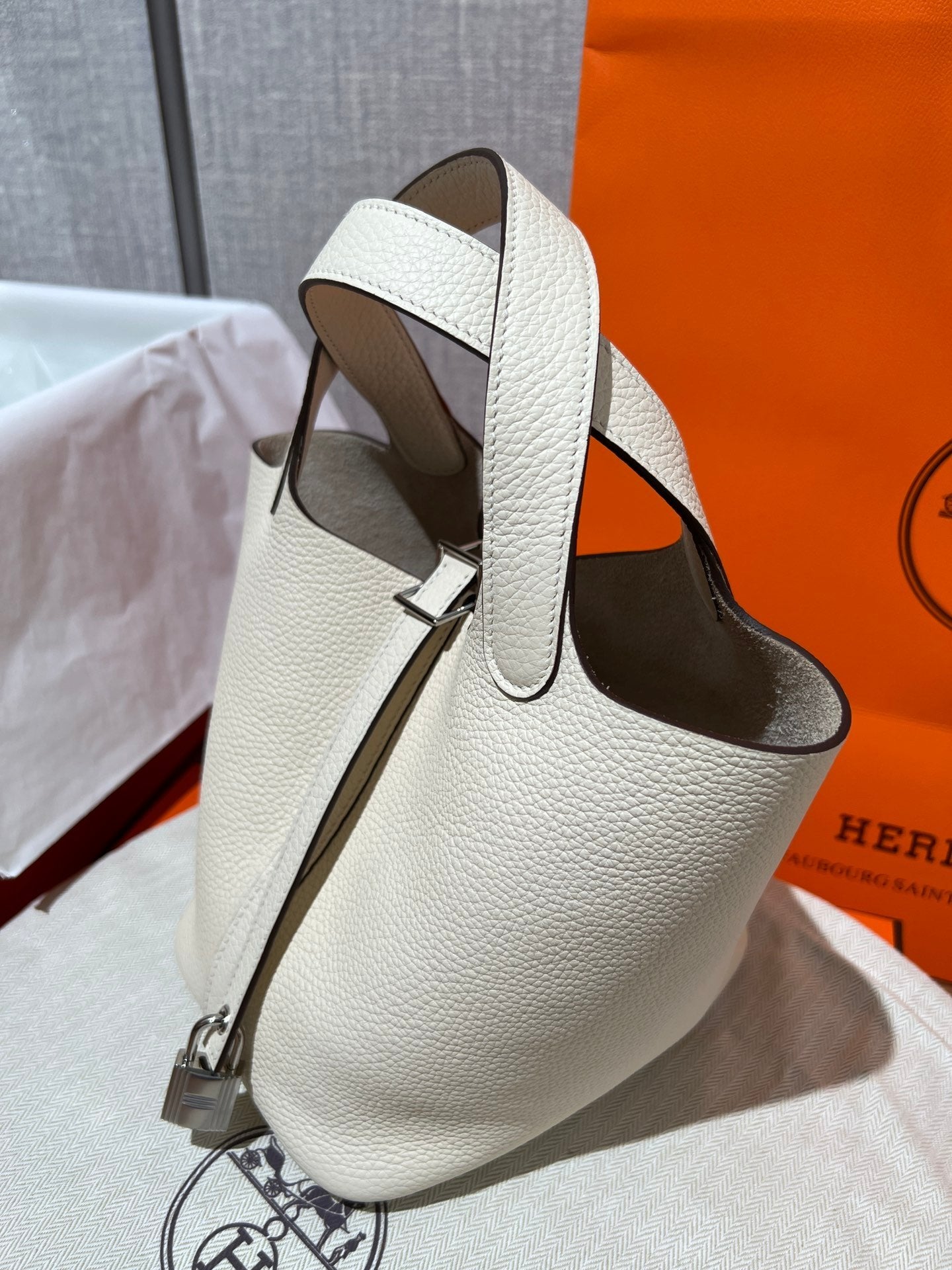 Hermes Picotin Lock 18 White Bag For Women, Women’s Handbags 7.1in/18cm