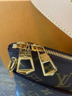Louis Vuitton Crossbody 28cm Brown