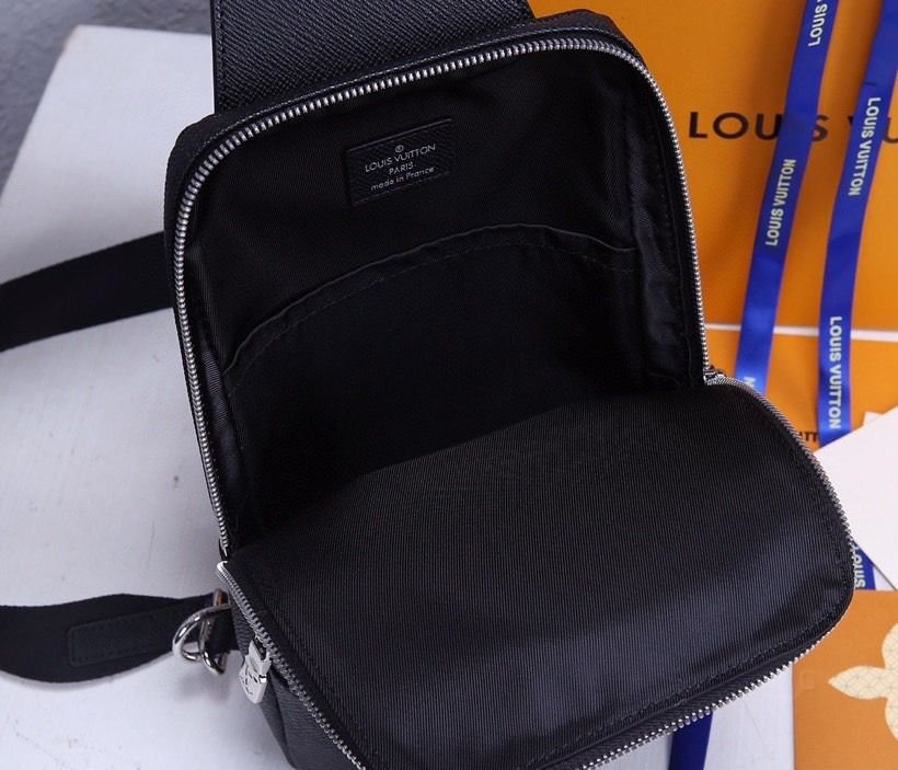 Louis Vuitton Avenue Sling Bag 32cm Taiga Leather Spring/Summer Collection M30443 Black