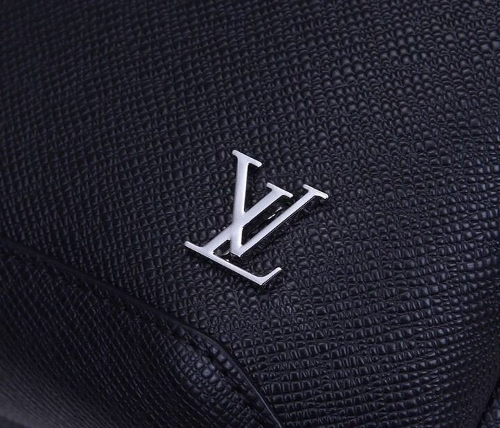 Louis Vuitton Avenue Sling Bag 32cm Taiga Leather Spring/Summer Collection M30443 Black