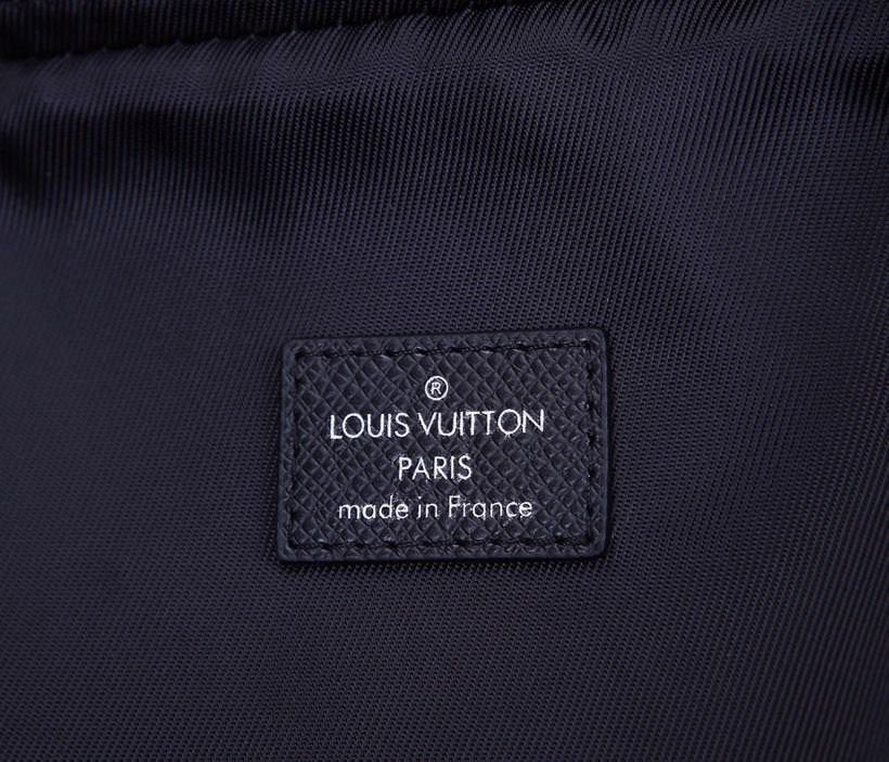 Louis Vuitton Avenue Sling Bag 32cm Taiga Leather Spring/Summer Collection M30443 Black