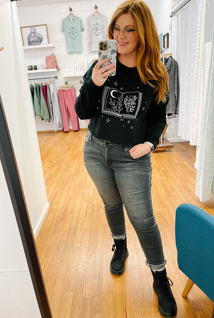 Book Of Stars Black Crop Pullover